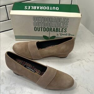 Outdorables by Daniel Green Olivia Suede Leather Taupe Women's Shoes Size N10